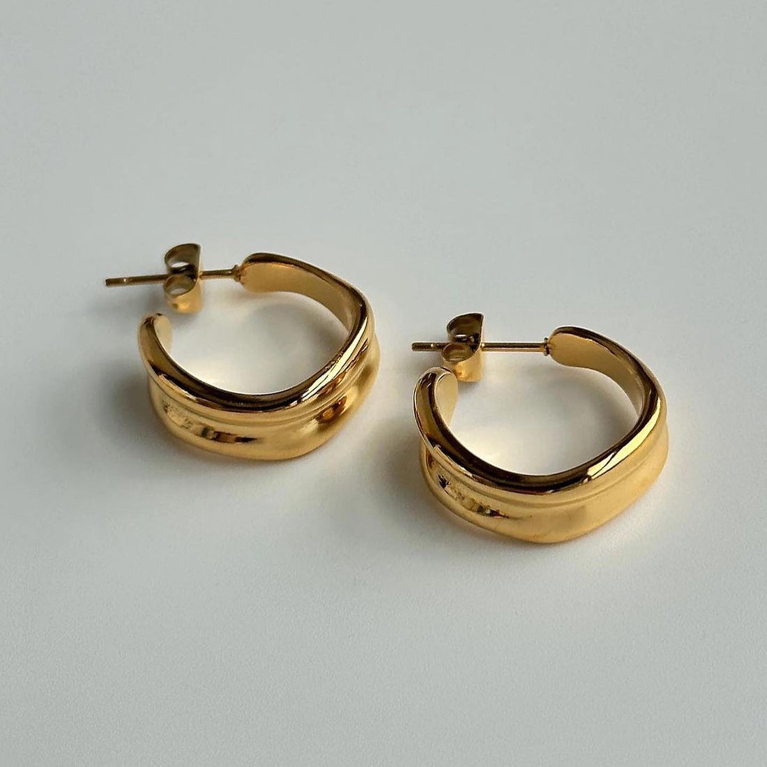 Kelsie Gold Irregular Wave Detailing Hoop Earrings