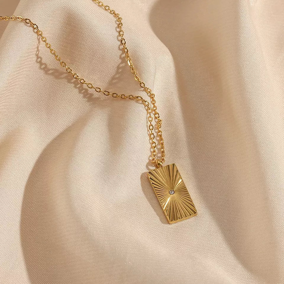 18ct Gold Plated Engraved Pendant Necklace 