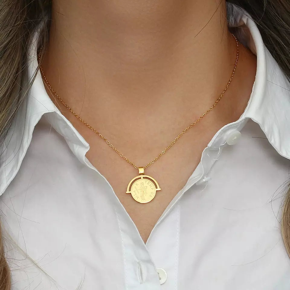 18ct Gold Plated Vintage Engraved Pendant Necklace